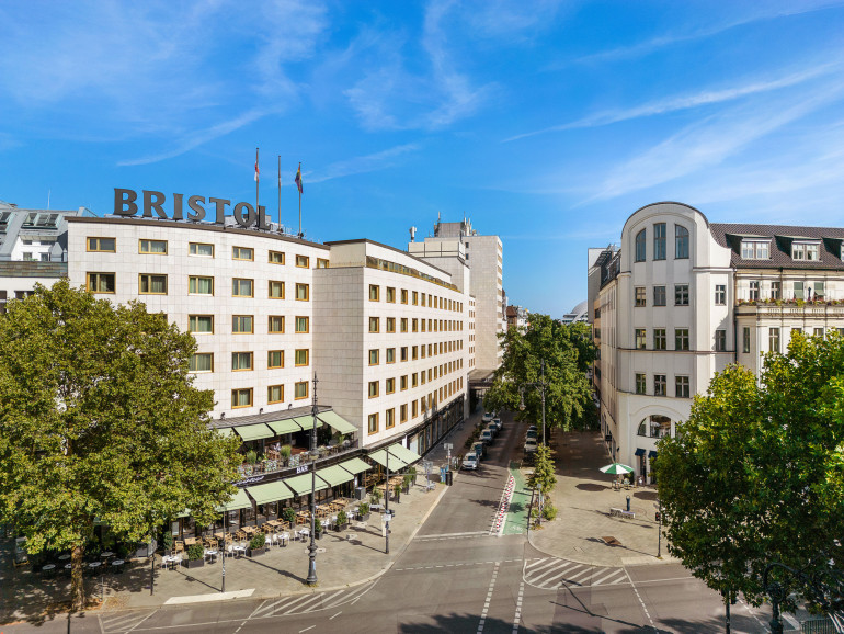 hotel bristol berlin front
